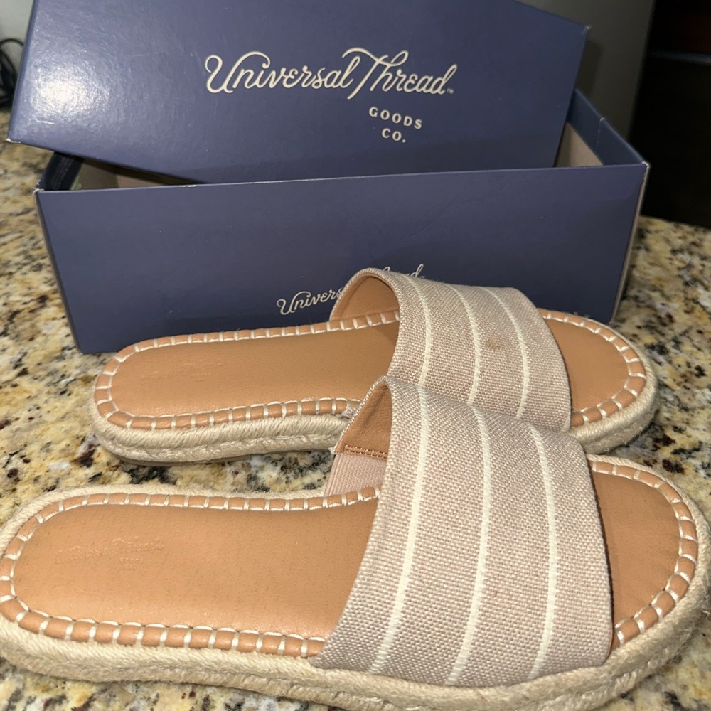 Universal Thread Women's Cream Slide Sandals